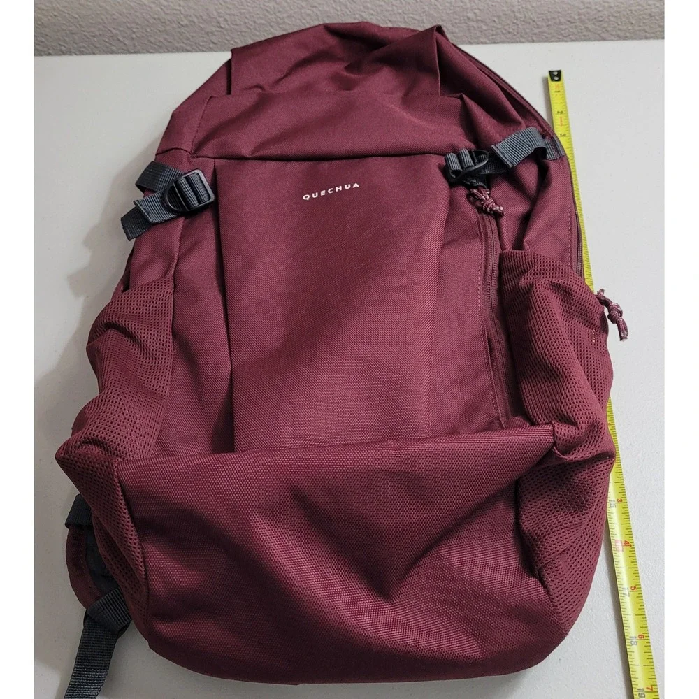 Quechua NH100 20L Backpack Unisex Burgundy Hiking Daypack Padded